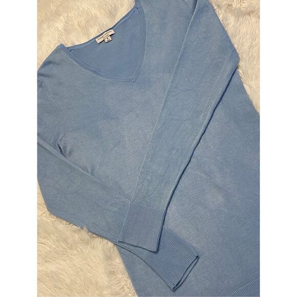 Liz Lange Maternity SZ M Woman’s Stylish Baby Blue V-Neck Top/Blouse/Sweater - Picture 10 of 10